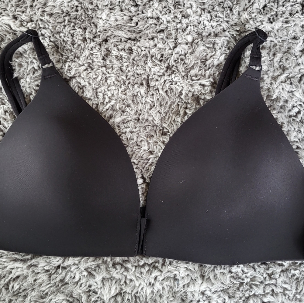 VICTORIA'S SECRET BRA BLACK 32B No Wire